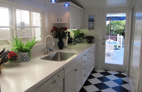 Huntington Beach Cottage | 3-BEDROOM COTTAGE in SURF CITY USA Huntington Beach CA 2 BLOCKS TO BEACH&5 PIER