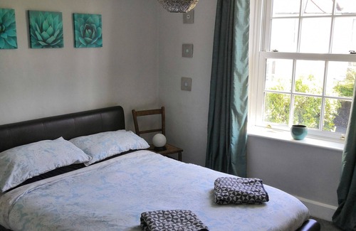Kingsteignton Cottage | 3 Bedroom Cottage. Close to both moor & beaches. Dogs allowed.