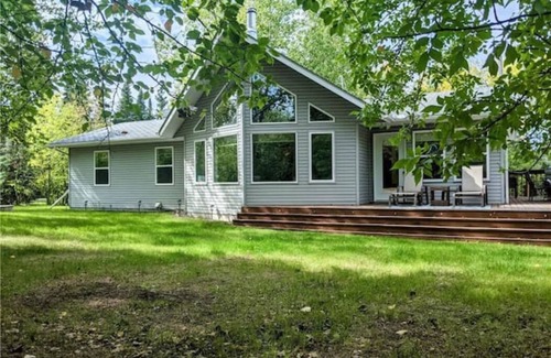 Manitoba Cottage | 3 Bedroom Cottage - Sunroom + Patio + Fire Pit