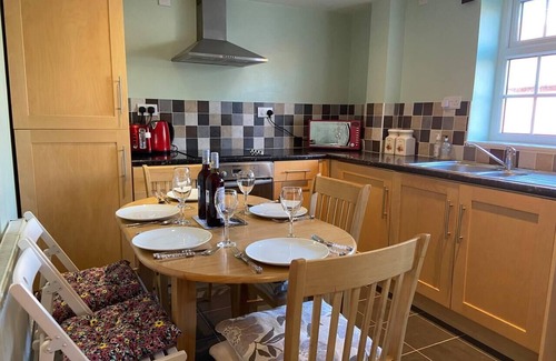 Scarborough Cottage | 3 Bedroom Cottage, Sleeps 5 village location