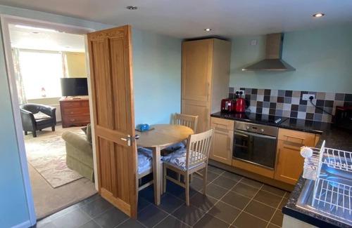 Scarborough Cottage | 3 Bedroom Cottage, Sleeps 5 village location