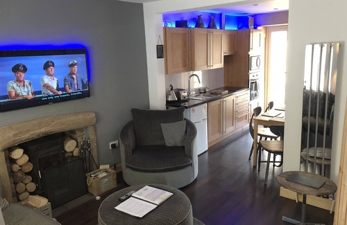 Girvan Cottage | 3 bedroom cottage, sleeps 6 people