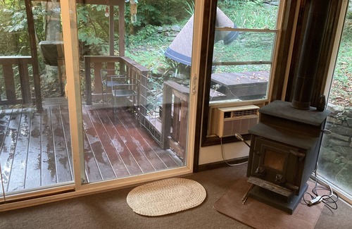 Prince Cottage | 3 Bedroom Cottage with riverfront in New River Gorge