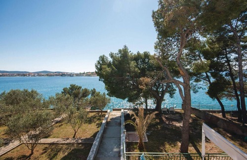 Brodarica Apartment | 3 bedroom cozy apartment in Brodarica