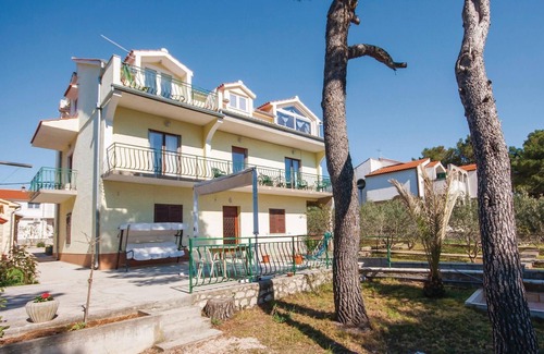 Brodarica Apartment | 3 bedroom cozy apartment in Brodarica
