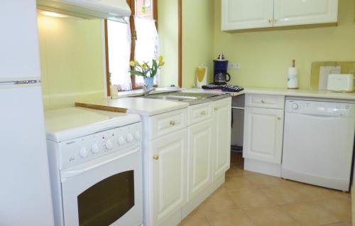 Brucheville House | 3 Bedroom Cozy Home In Brucheville