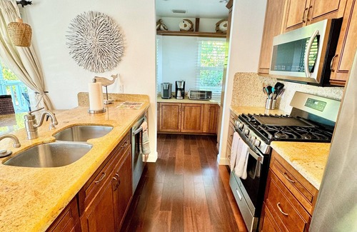 Plantation Key House | 3-bedroom cozy pool home in exclusive Venetian Shores, Islamorada .