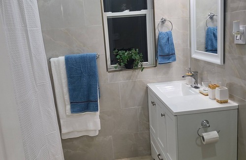 The Pocket Apartment | 3 Bedroom Detached house in Toronto (Danforth area)