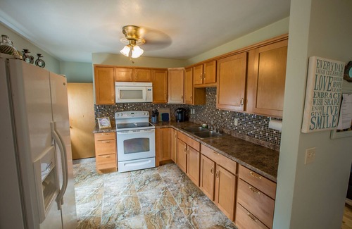 Erie House | 3 bedroom ERIE-sistable home!