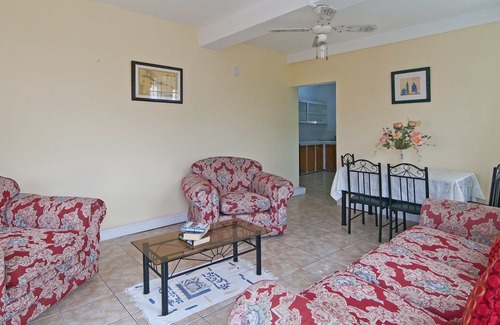 Westerhall Apartment | 3-Bedroom Family Apartment with Air-conditioning