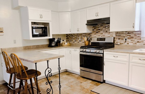 Fallentimber House | 3 Bedroom Family Home w/outdoor pool + hot tub