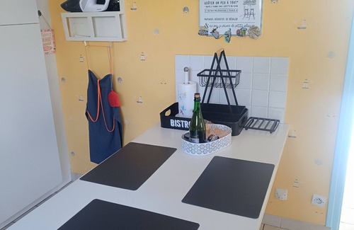 Locquirec House | 3 bedroom family house for 6 people on the seafront enclosed garden