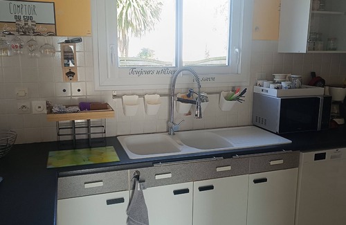 Locquirec House | 3 bedroom family house for 6 people on the seafront enclosed garden