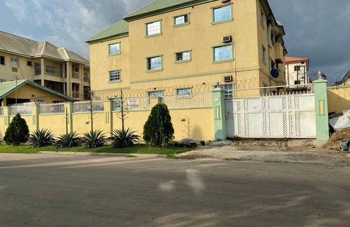 Utako Apartment | 3 BEDROOM FLAT at UTAKO ABUJA. 24hrs LIGHT, WIFI & KITCHEN
