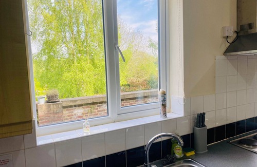 Seisdon Apartment | 3 Bedroom Flat, Free Parking, Step Free Access, Near NEC