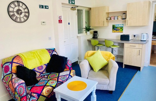 Seisdon Apartment | 3 Bedroom Flat, Free Parking, Step Free Access, Near NEC