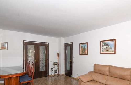 El Roc de Sant Gaieta Apartment | 3 bedroom flat, with communal pool and 5 minutes from the beach.