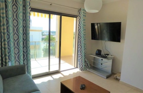 Guia Apartment | 3 Bedroom free WiFi