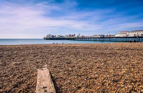 Hove Apartment | 3 Bedroom Garden Apartment Opposite the Beach