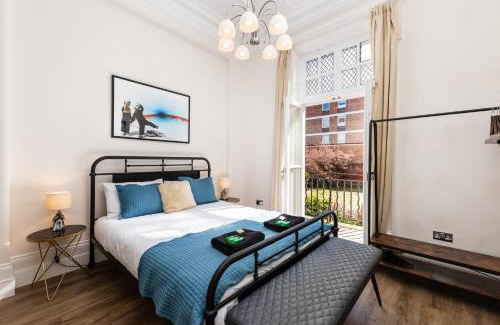 Hove Apartment | 3 Bedroom Garden Apartment Opposite the Beach