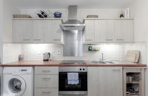 Earl's Court Apartment | 3 Bedroom Garden Flat - Central Location