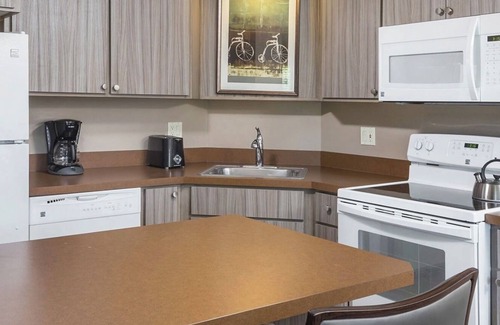 Redmond Condo | 3 Bedroom Golf Resort Condo for Thanksgiving Holiday