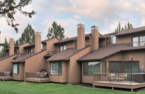 Redmond Condo | 3 Bedroom Golf Resort Condo for Thanksgiving Holiday