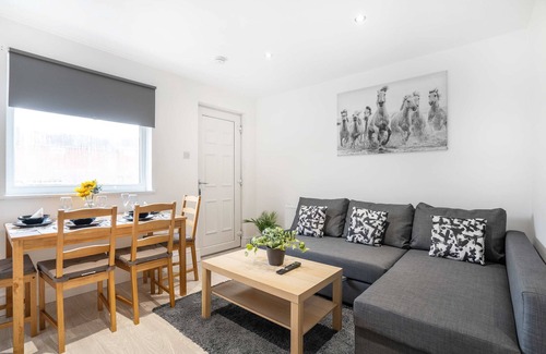 Newcastle-upon-Tyne House | 3 Bedroom House-free Parking