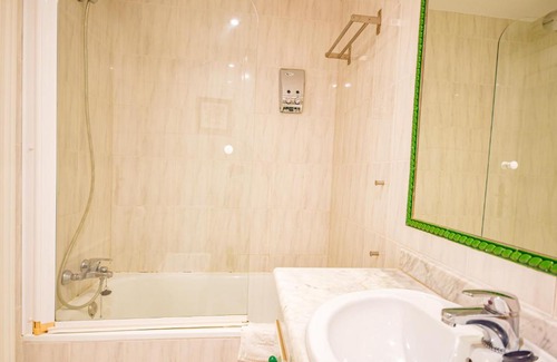 Urbanizacion Costabella House | 3 bedroom holiday home next to the beach in Costabella, Marbella