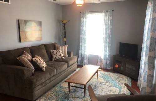 Westwood House | 3 Bedroom Home | 15 minutes to Downtown