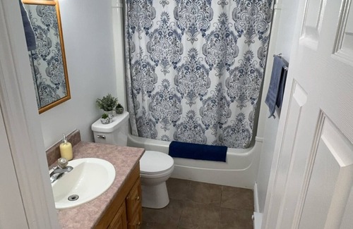 Fredericton House | 3 bedroom | Hot Tub & Pool | No Cleaning Fee