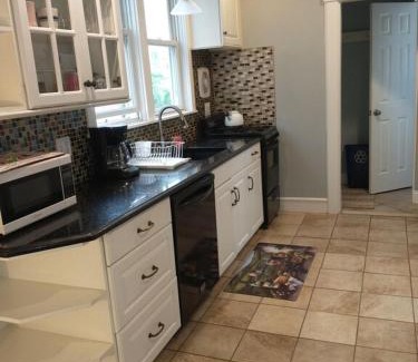 Clifton House | 3 Bedroom House 2 Bath House Near New York