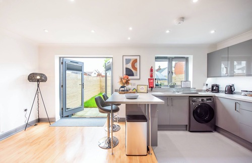 Colchester House | 3 Bedroom House, 2 Free Parking Spaces, Free WiFi, Close to University and Town!