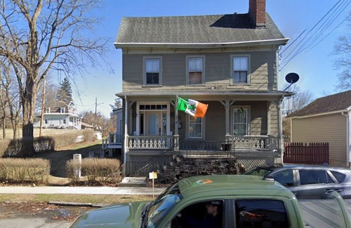 Montgomery House | 3 bedroom house. AC in Village of Montgomery. Safe location. Gourmet kitchen.