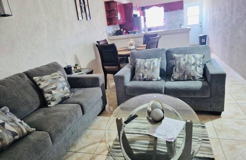 Potters Village House | 3-bedroom house in brilliant Potters Village with AC