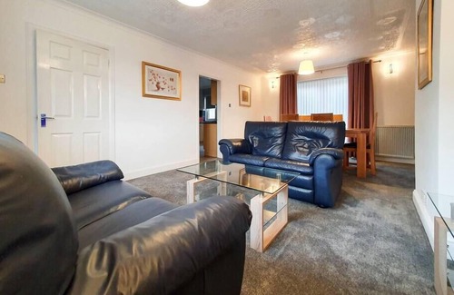 Dunfermline House | 3 bedroom house Amazon M90 Dunfermline Edinburgh