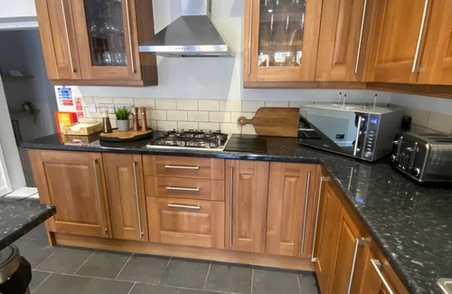Adamsdown House | 3 Bedroom house close to Cardiff city centre with plenty of space!