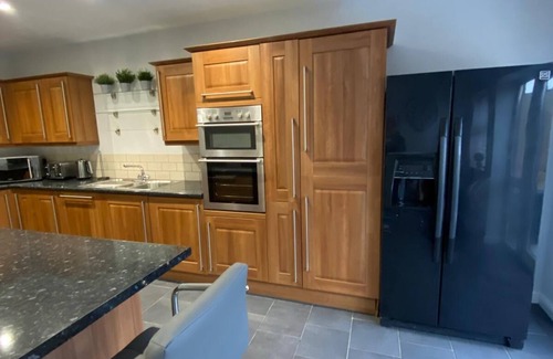 Adamsdown House | 3 Bedroom house close to Cardiff city centre with plenty of space!