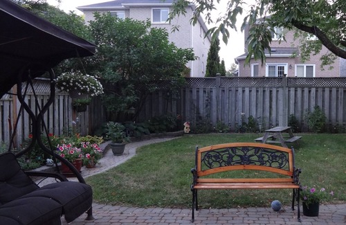 Richmond Hill House | 3 bedroom house furnished, Richmond Hill, Bathurst/Elgin Mills