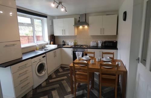 Abercwmboi House | 3 Bedroom House for Brecons and Bike Park Wales