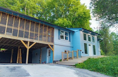 Karns House | 3-bedroom house in charming Knoxville, .4 miles from the lake. Close to UT!