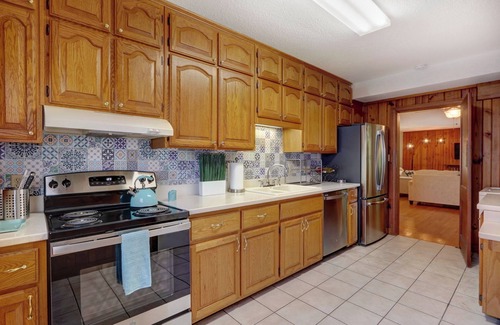 Midtown House | 3-bedroom house in charming Savannah, AC, heated Pool, min. from Forsyth Park .