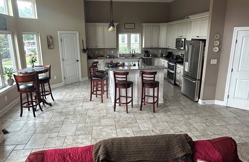Golts House | 3-bedroom house in charming Townsend with inground pool