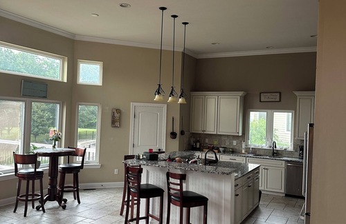 Golts House | 3-bedroom house in charming Townsend with inground pool
