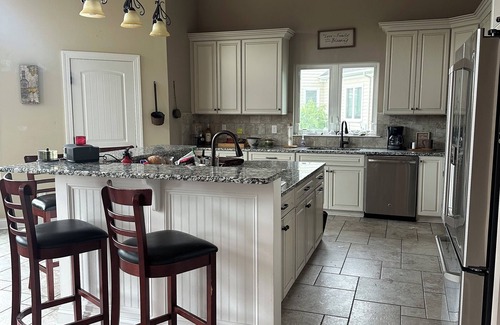 Golts House | 3-bedroom house in charming Townsend with inground pool