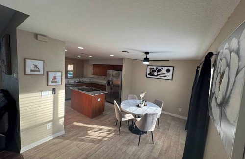 Hudson House | 3-bedroom house in charming Hudson with AC