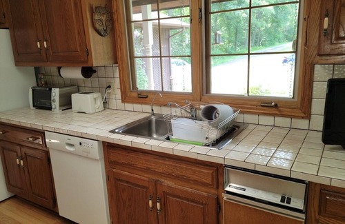 Oakdale House | 3 Bedroom House in Rural Setting but close to Iowa City/Solon
