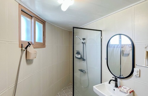 Gujwa House | 3-bedroom house in soothing Jeju with WiFi, AC