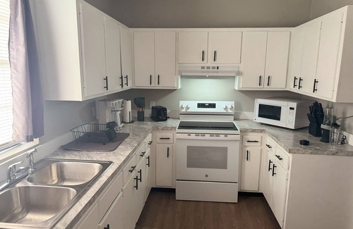 Palatka House | 3-bedroom house in tranquil Palatka with AC and High-Speed Internet