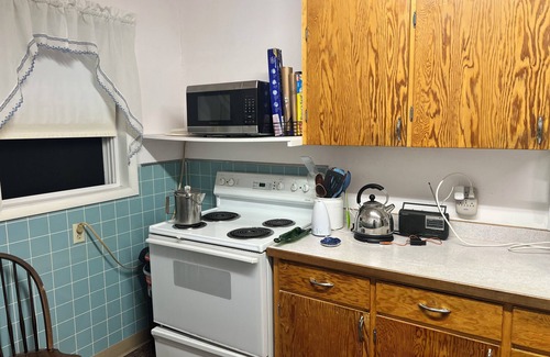 Vandalia House | 3-bedroom house in wonderful Glasgow with AC, WiFi two blocks from Event Center.